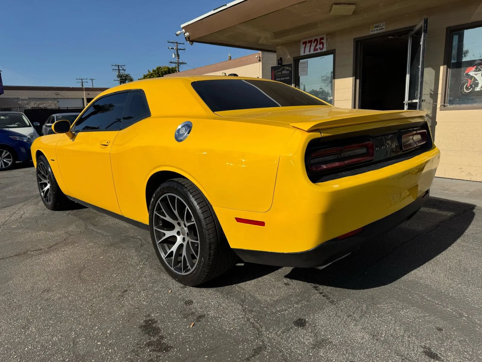 Used 2017 Dodge Challenger R/T RWD image 7