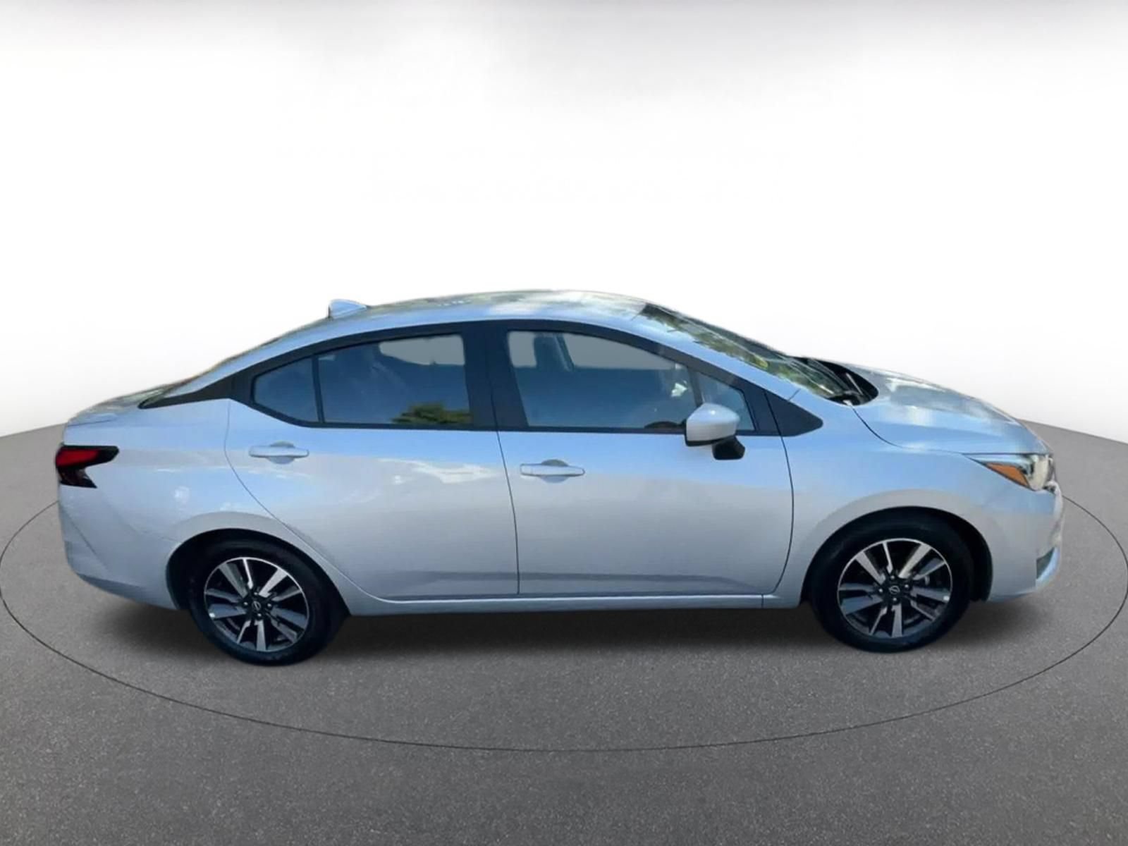 Used 2025 Nissan Versa SV FWD image 15
