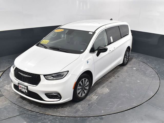 Used 2024 Chrysler Pacifica Select image 46