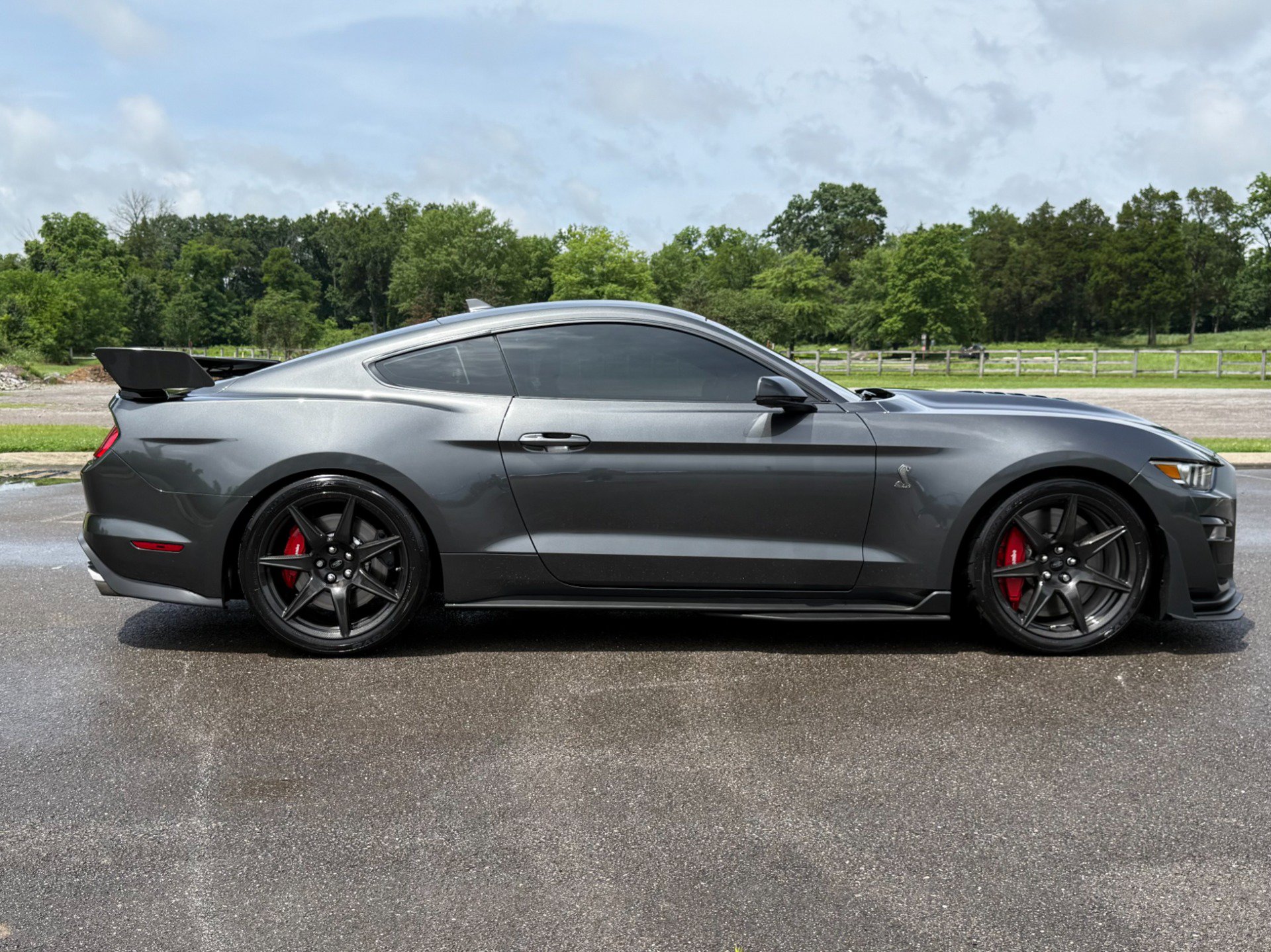 Used 2020 Ford Mustang Shelby GT500 w/ Carbon Fiber Track Pack RWD image 8
