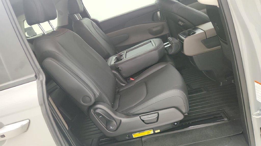Used 2026 Kia Carnival EX FWD image 33