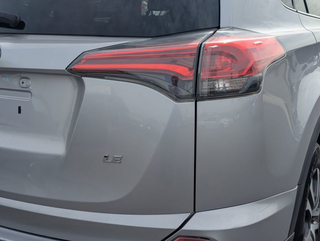 Used 2017 Toyota RAV4 LE FWD image 5