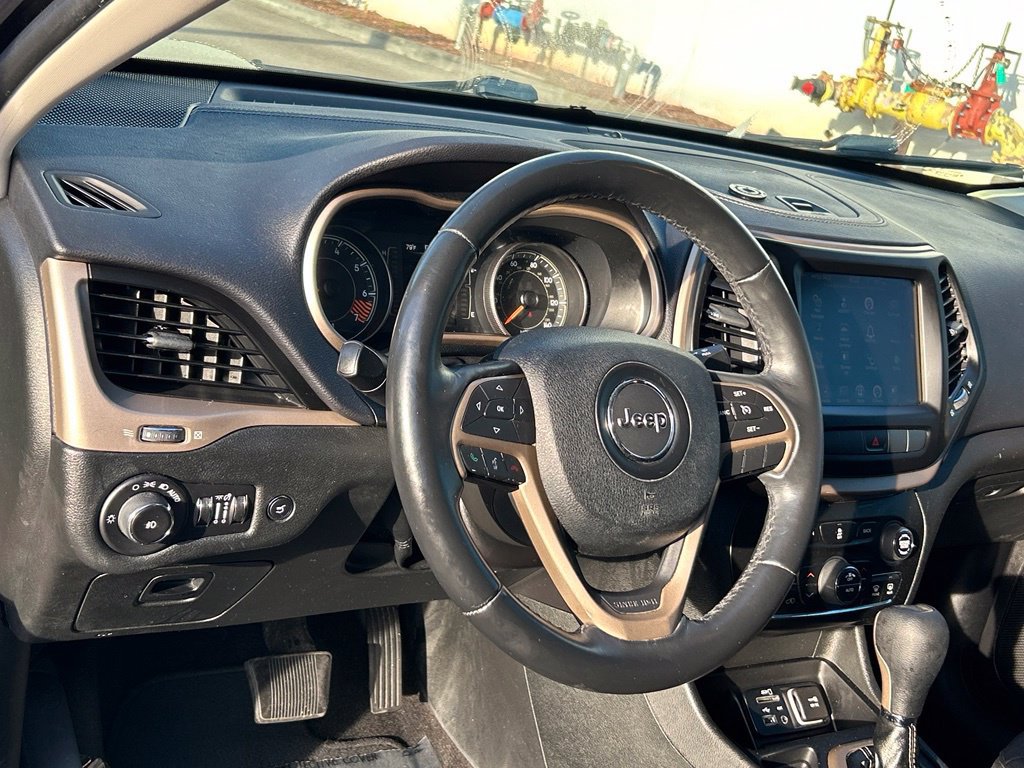 Used 2015 Jeep Cherokee Latitude w/ Comfort/Convenience Group FWD image 31