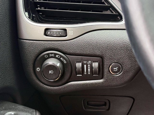 Certified 2020 Jeep Cherokee Limited AWD/4WD image 22