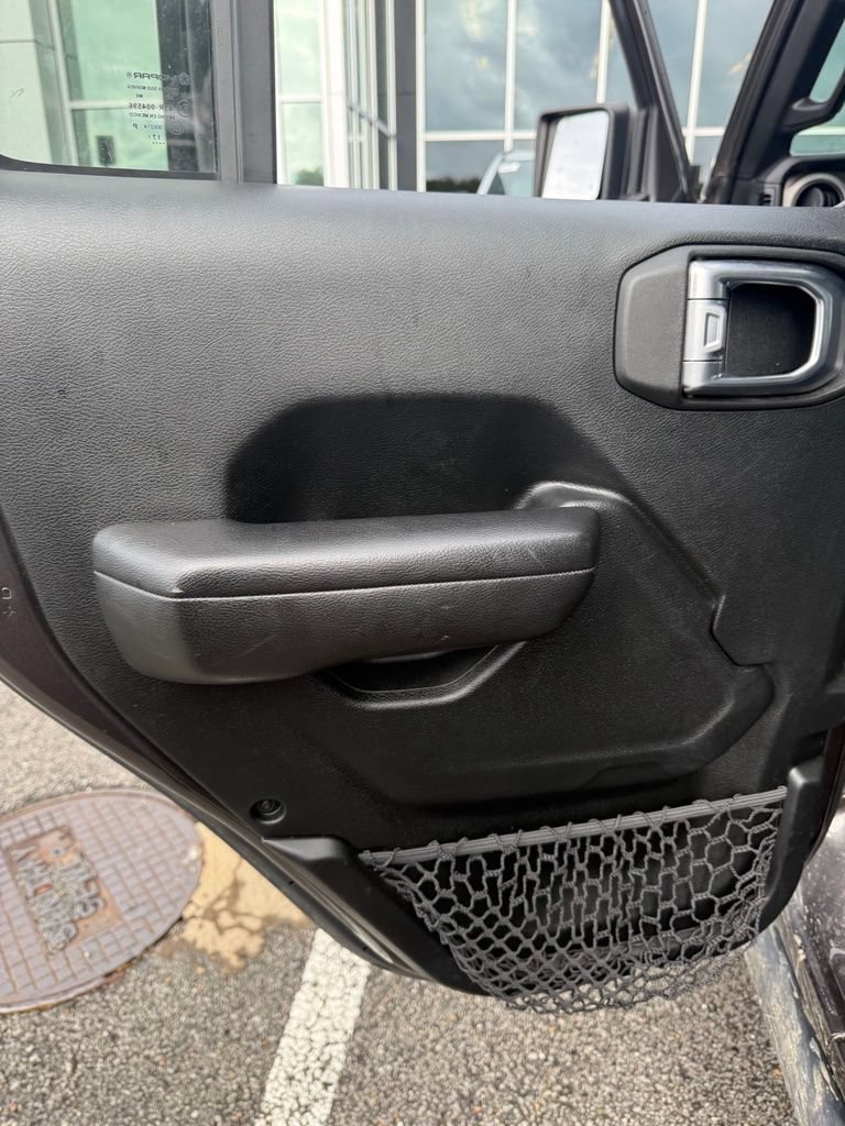 Used 2018 Jeep Wrangler Unlimited Sport S AWD/4WD image 14