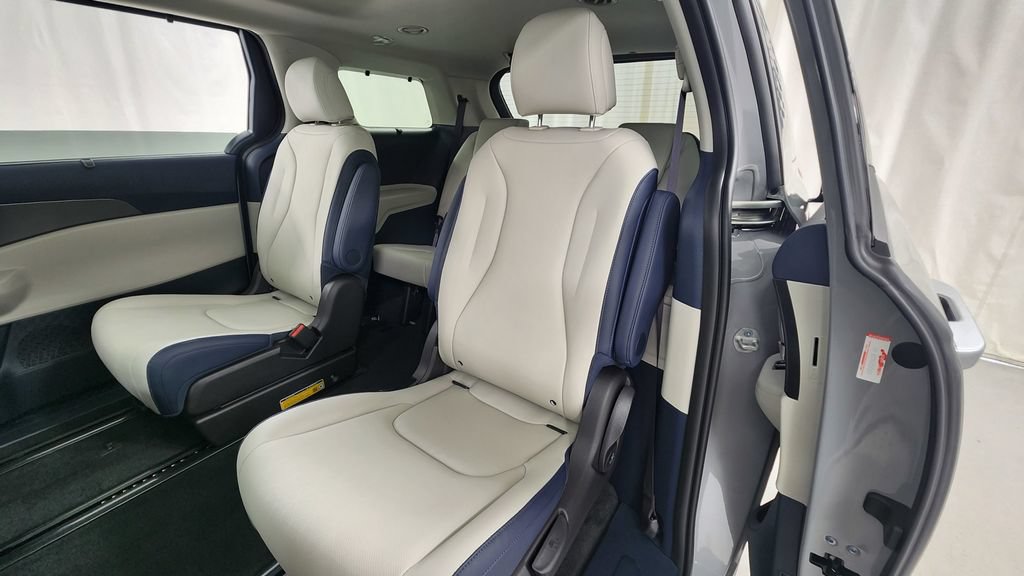 New 2027 Kia Carnival SX w/ Dark Edition Package FWD image 12