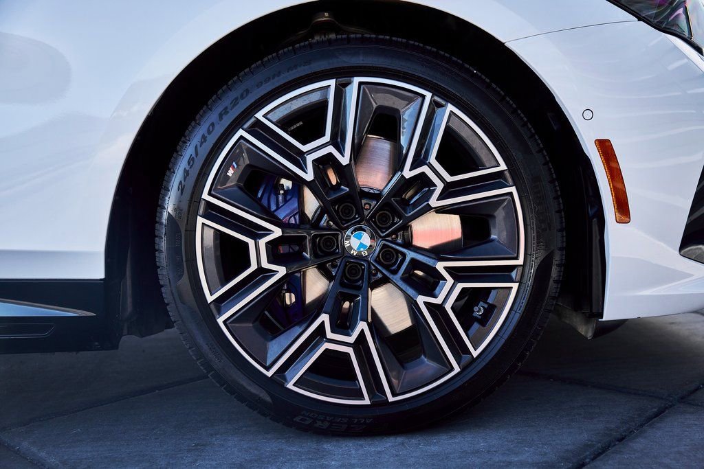 Used 2026 BMW 550e xDrive image 20