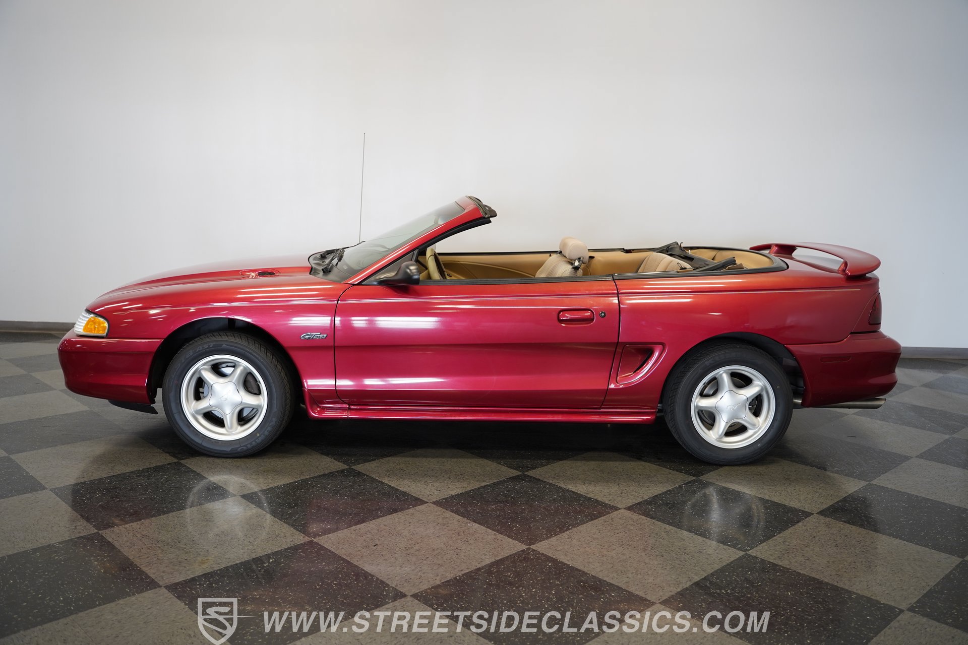 Used 1998 Ford Mustang GT RWD image 2