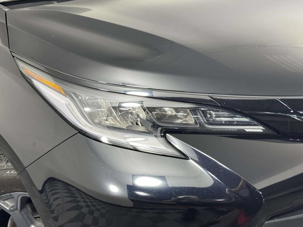 Used 2025 Toyota Sienna XLE Woodland Edition AWD/4WD image 15