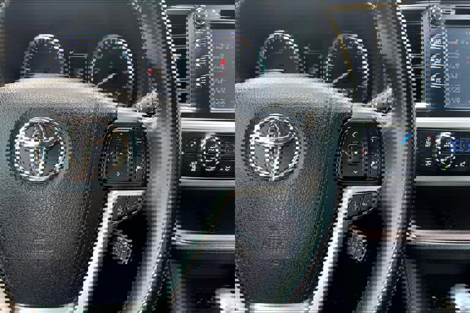 Used 2017 Toyota Highlander XLE image 24