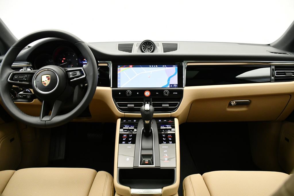 Certified 2025 Porsche Macan image 22