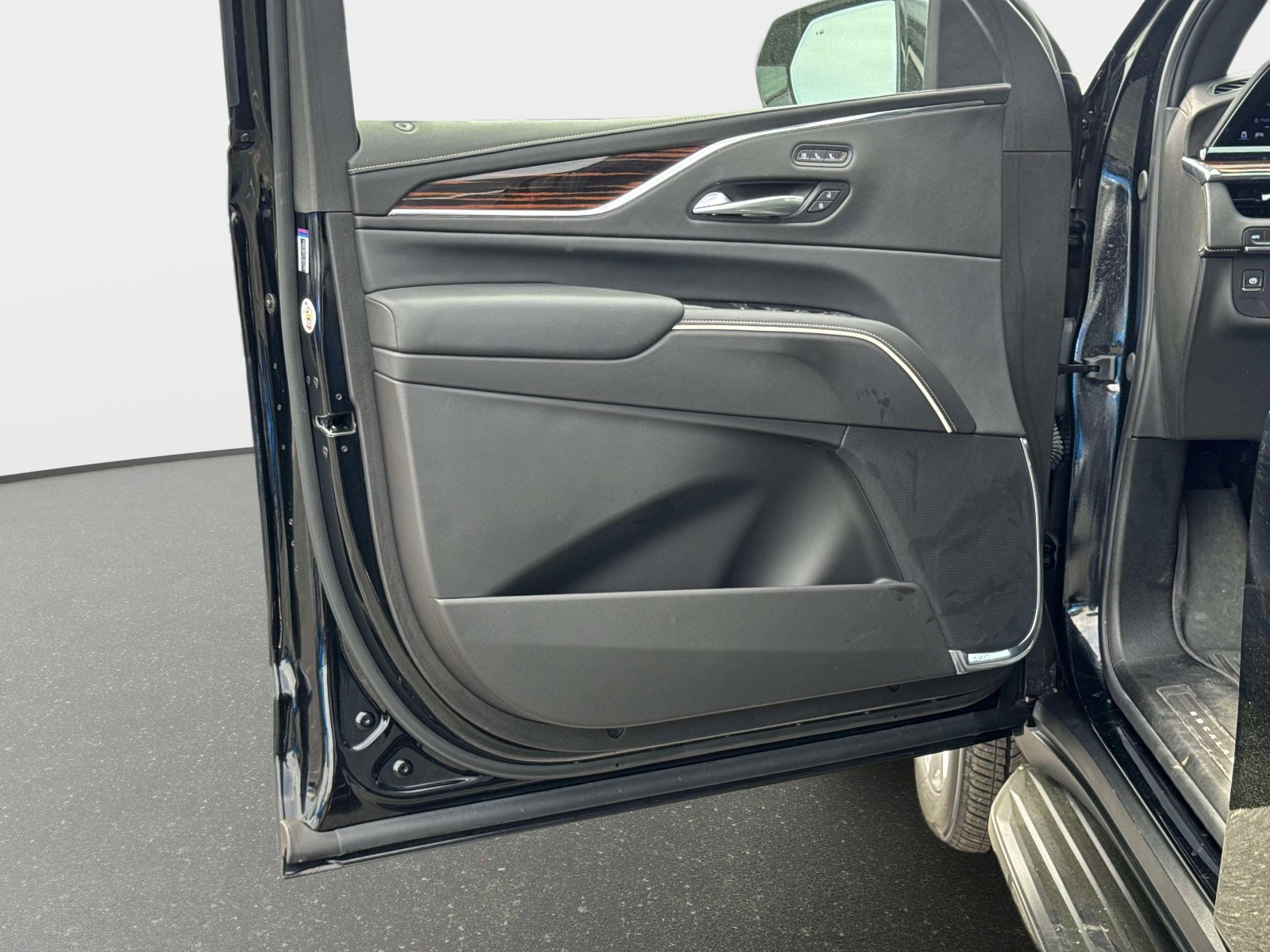 Used 2024 Cadillac Escalade ESV Premium Luxury w/ Performance Package image 15