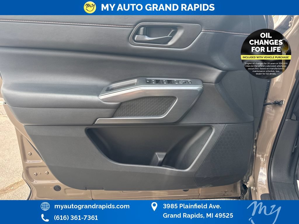 Used 2024 Nissan Pathfinder Rock Creek AWD/4WD image 10