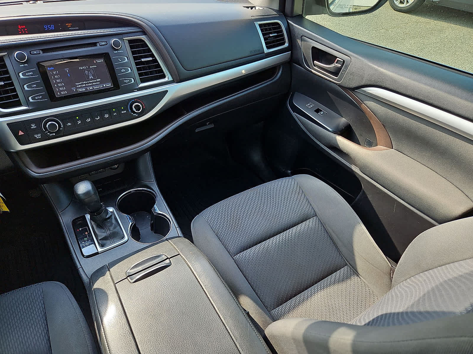 Used 2017 Toyota Highlander LE FWD image 12