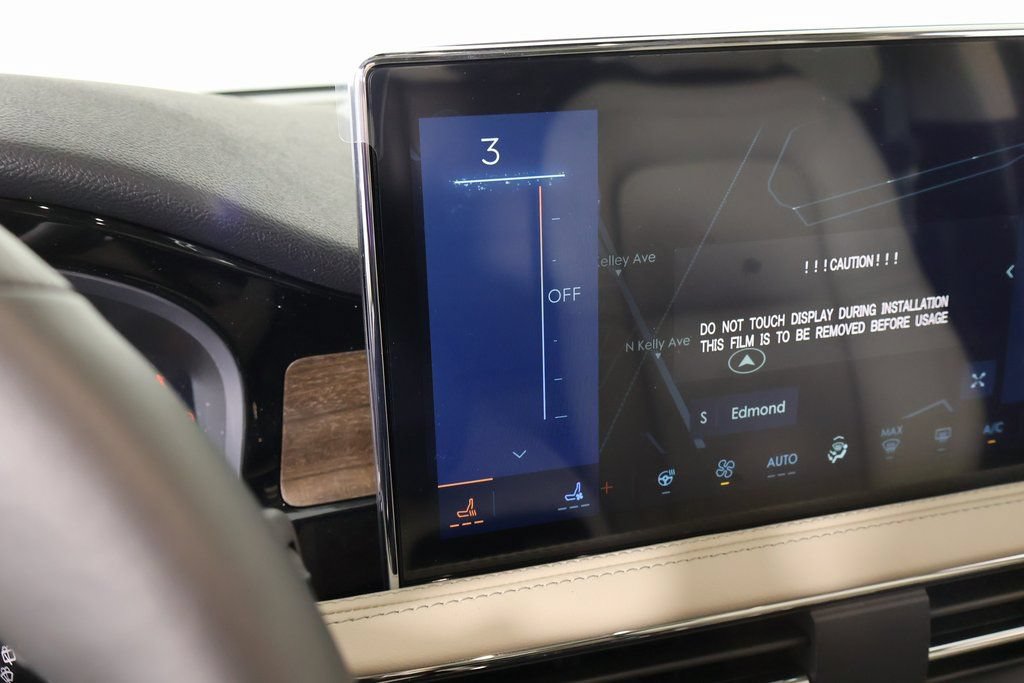 New 2026 Lincoln Corsair Reserve w/ Jet Appearance Package FWD image 8