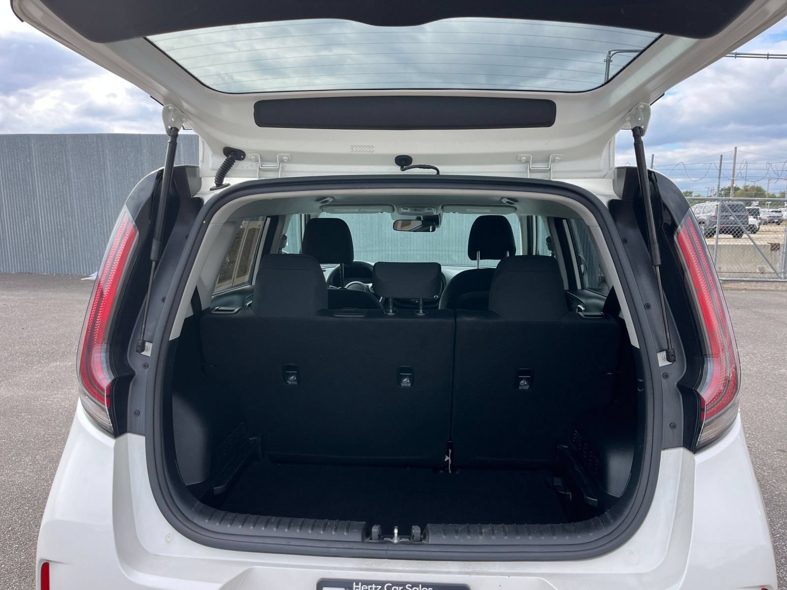 Used 2025 Kia Soul LX w/ LX Technology Package FWD image 28