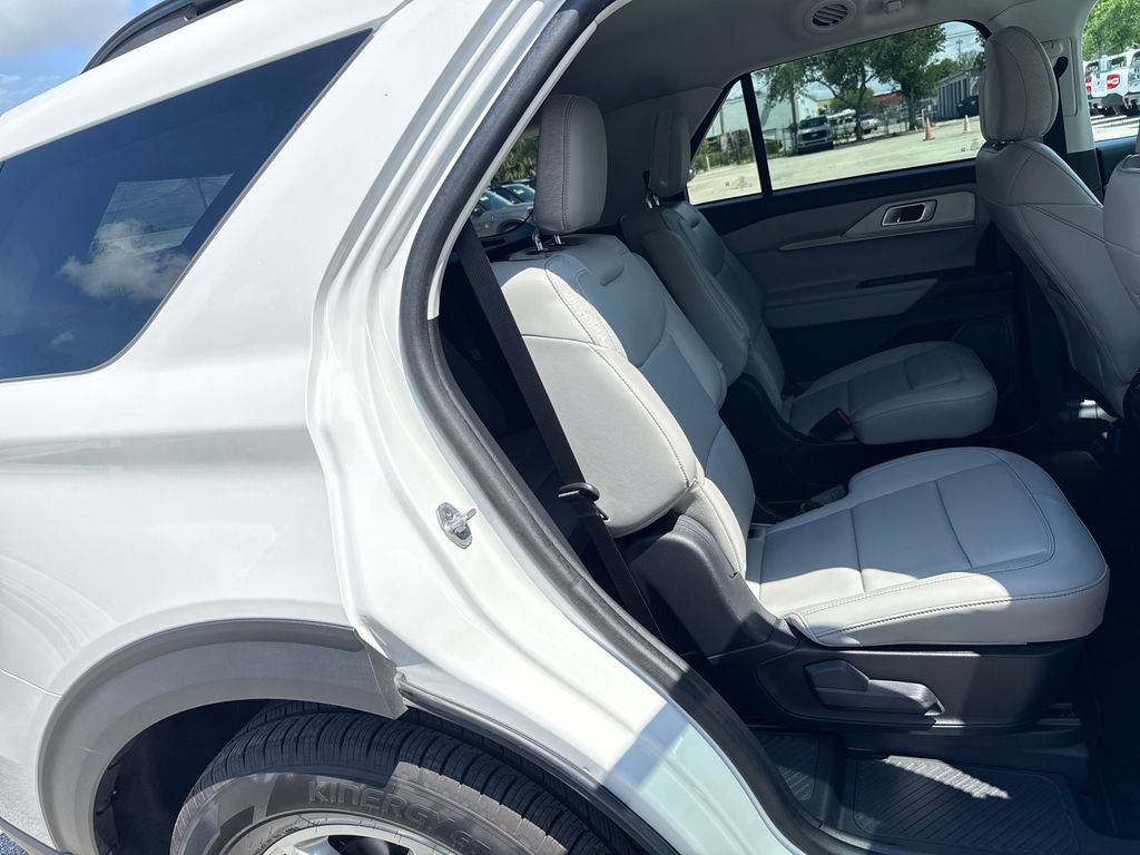 Used 2025 Ford Explorer Active w/ Active Comfort Package image 27