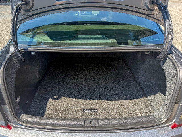 Used 2018 Volkswagen Passat 2.0T S FWD image 17