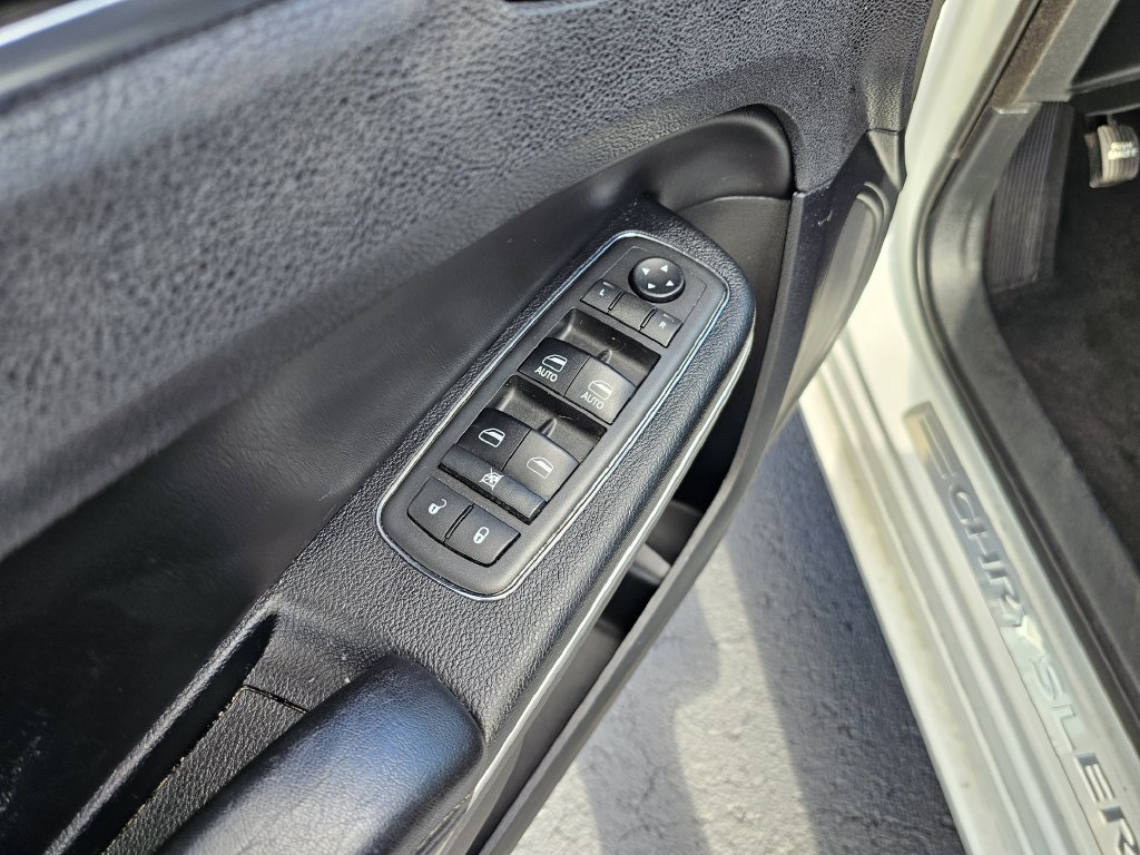 Used 2018 Chrysler 300 Limited w/ Safetytec Plus Group RWD image 17