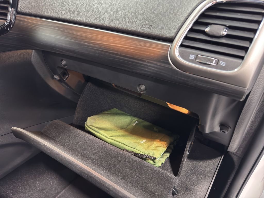 Used 2019 Jeep Grand Cherokee Laredo w/ Laredo X Package image 17