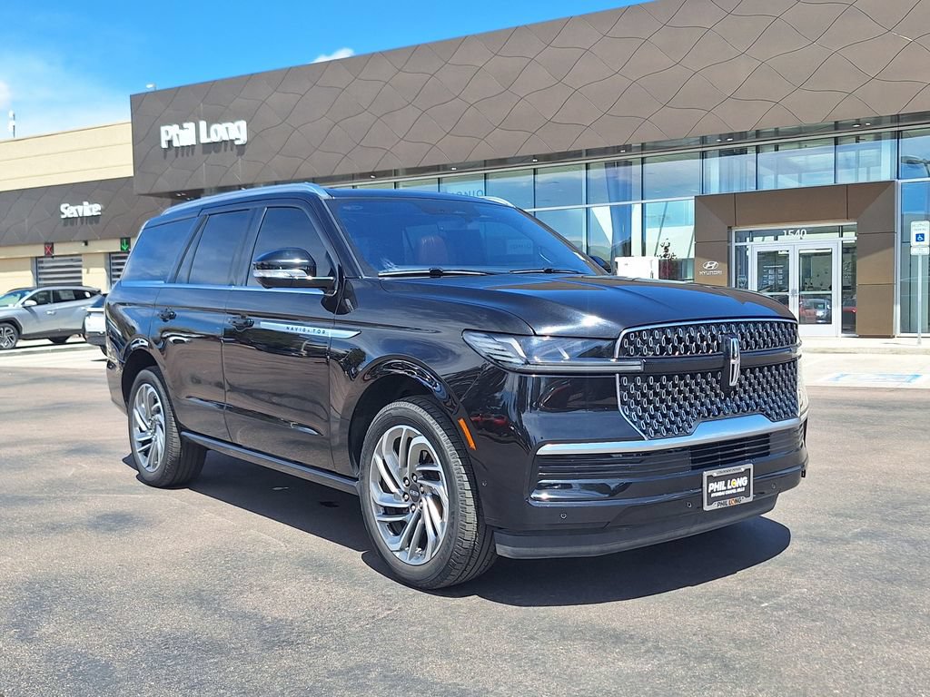 Used 2025 Lincoln Navigator Reserve AWD/4WD image 1