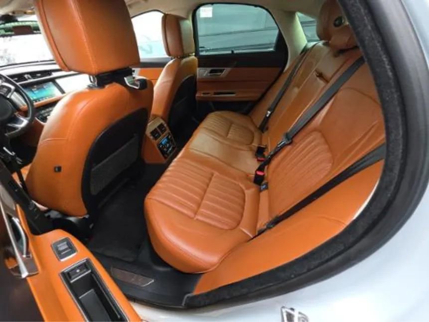 Used 2018 Jaguar XF Portfolio image 11