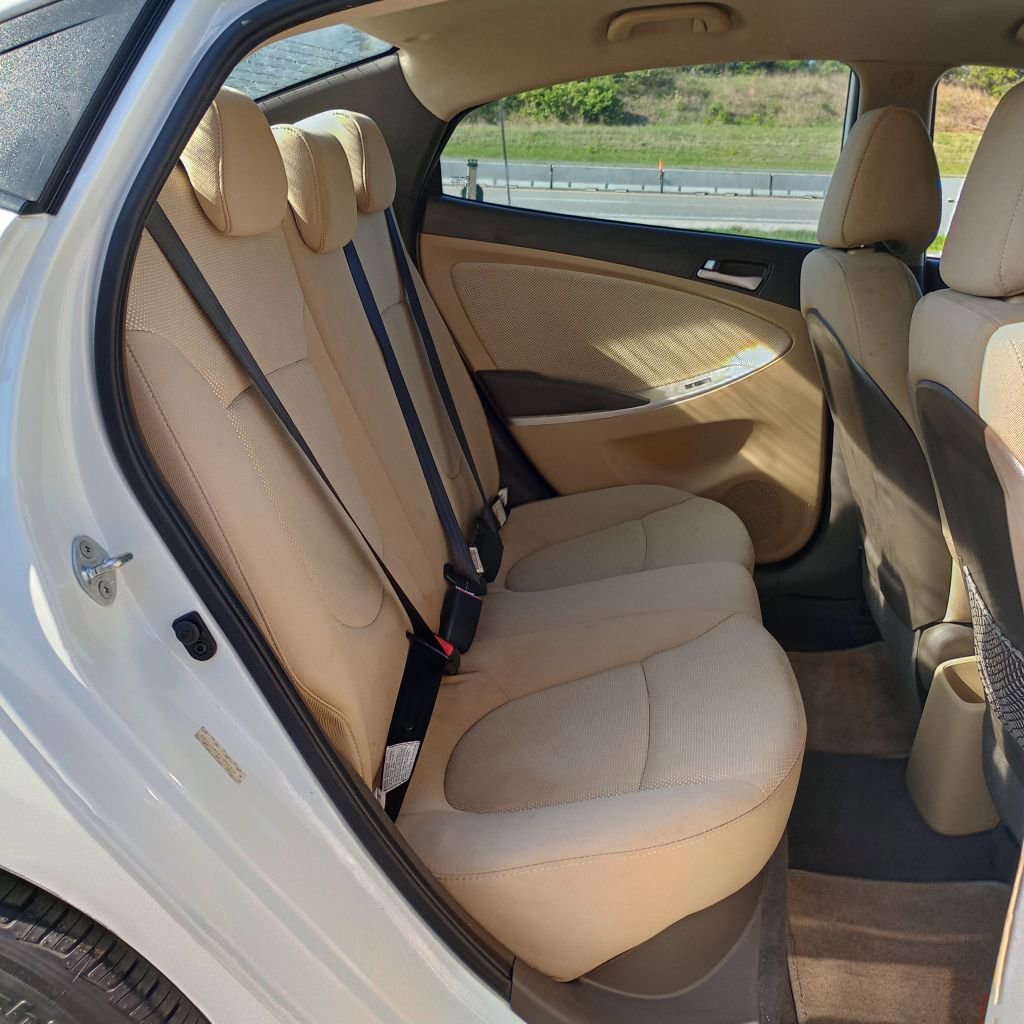 Used 2013 Hyundai Accent GLS image 19