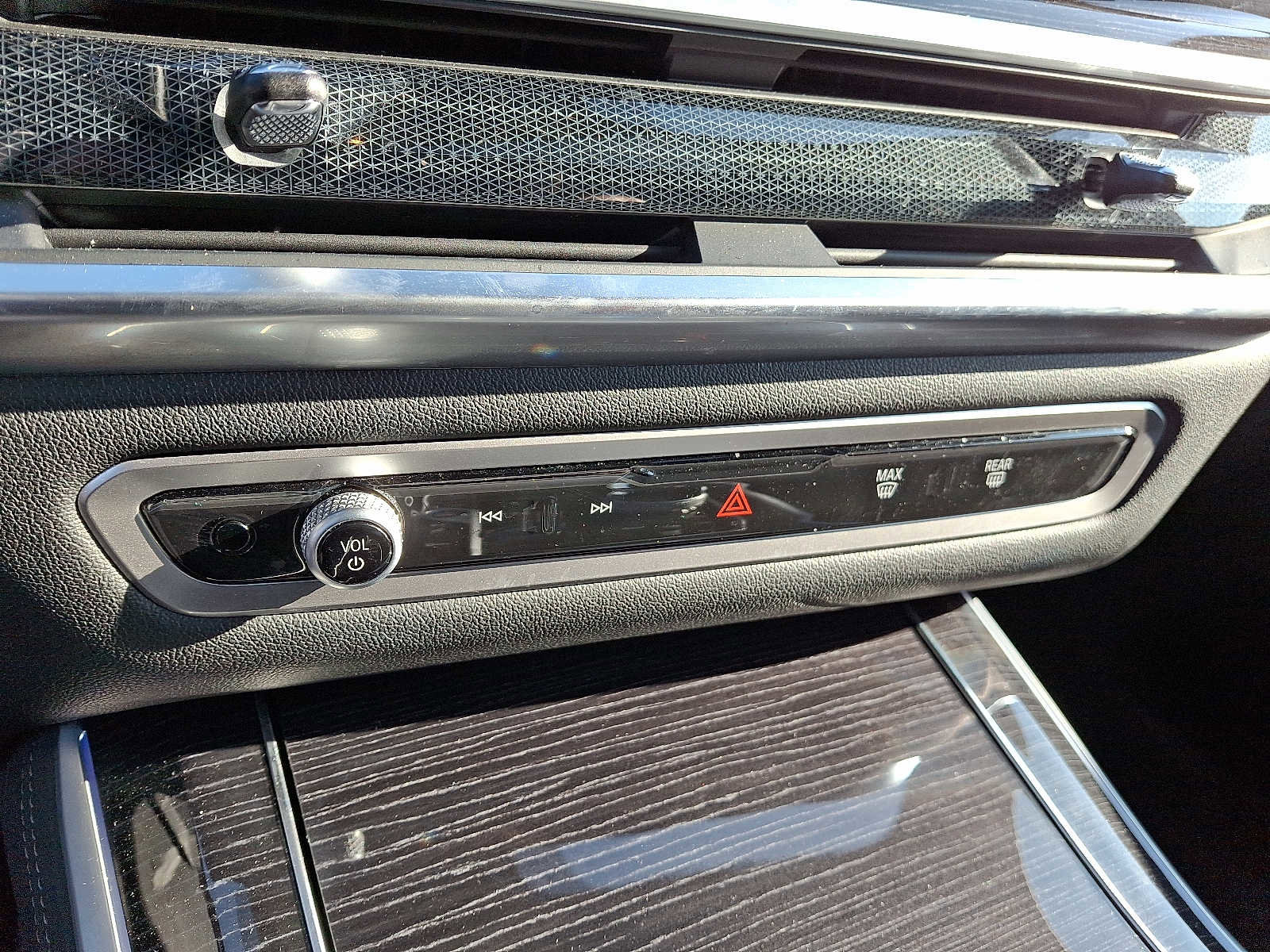 Used 2024 BMW X5 xDrive50e w/ Executive Package image 14