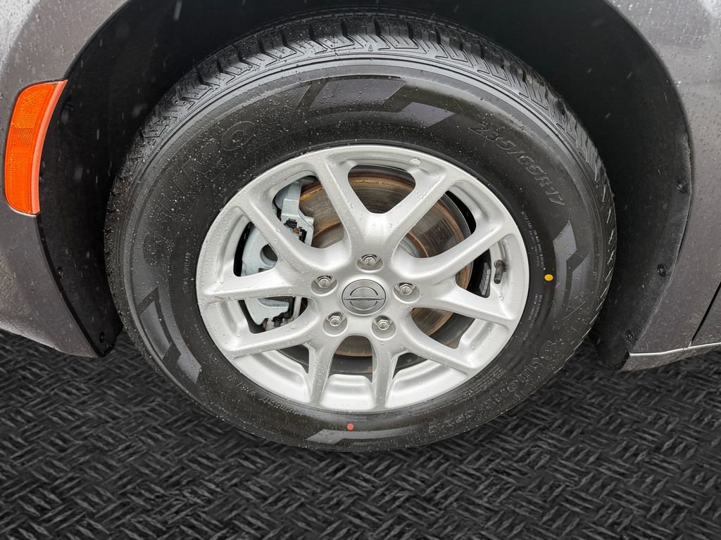 Used 2023 Chrysler Voyager LX FWD image 11