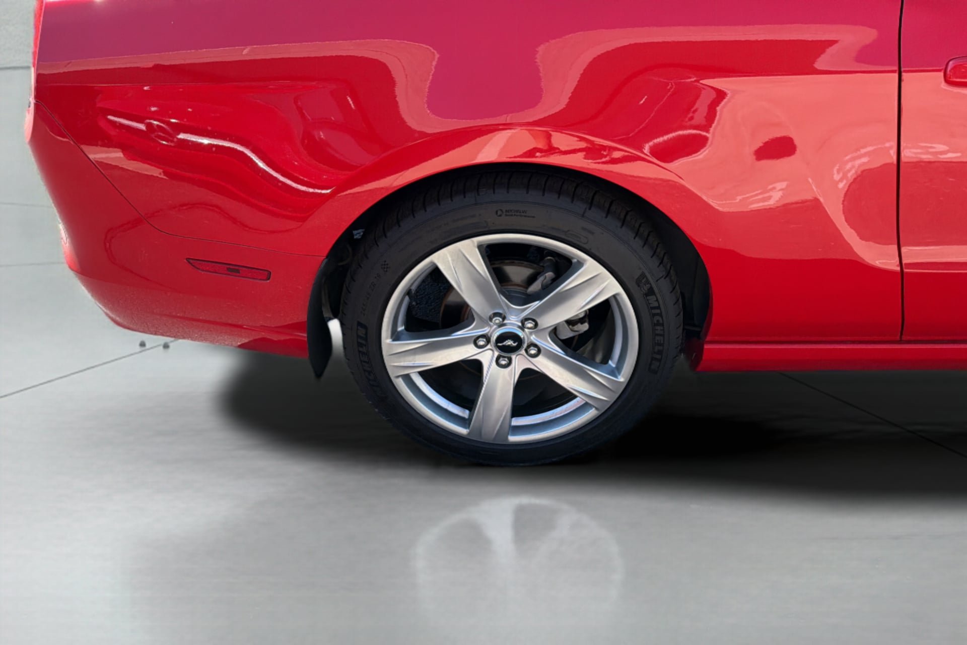 Used 2013 Ford Mustang GT Premium w/ Security Pkg RWD image 35