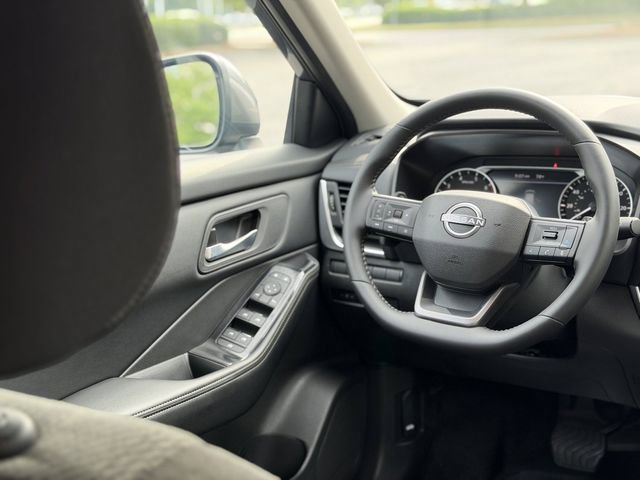 Used 2026 Nissan Rogue SV FWD image 33