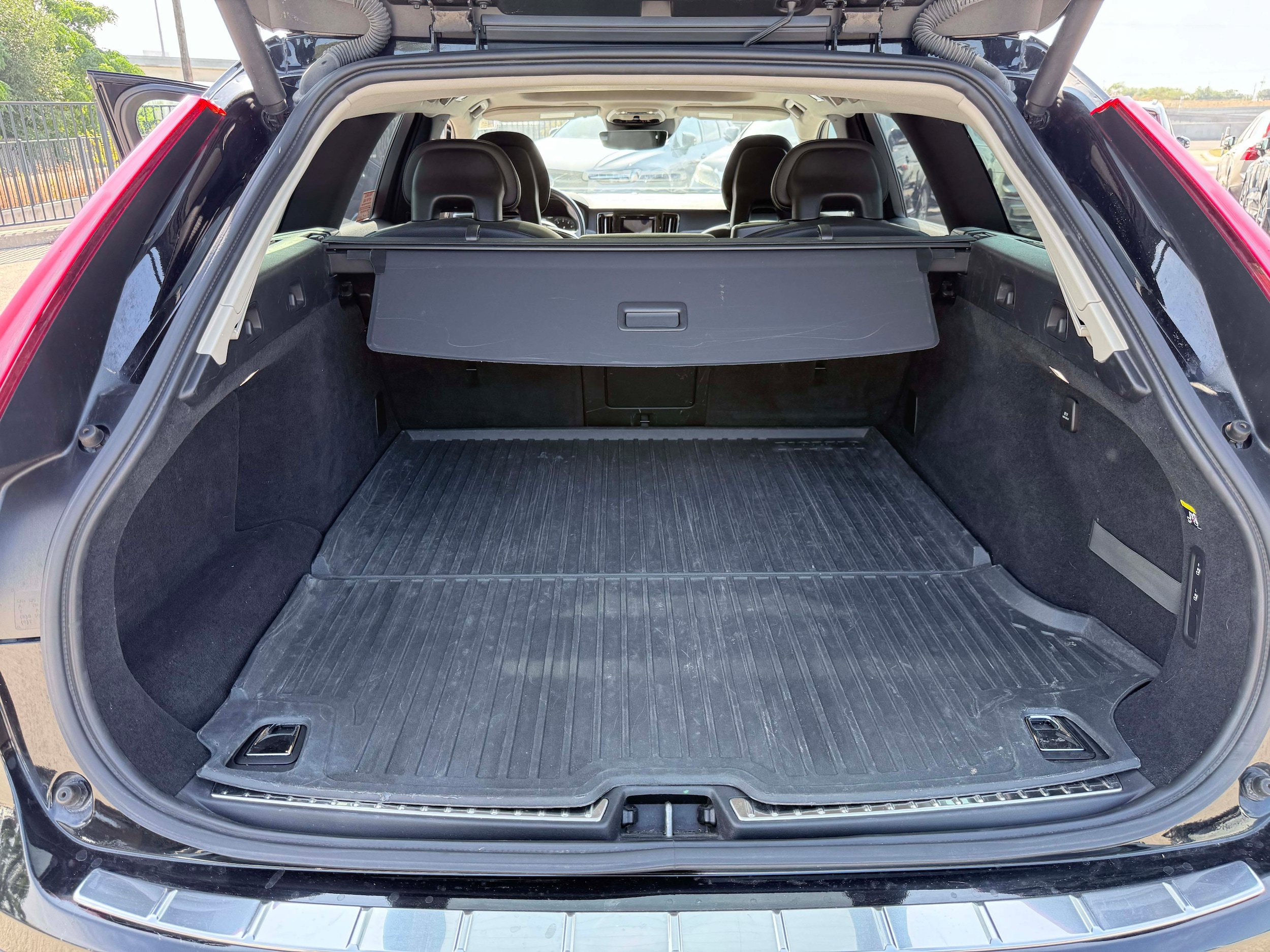 Used 2018 Volvo V90 T6 Cross Country w/ Convenience Package AWD/4WD image 22