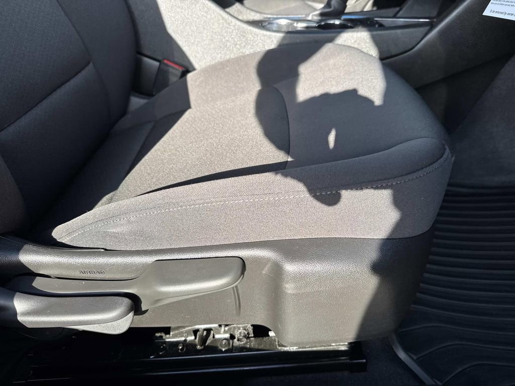 Used 2021 Chevrolet Malibu LT image 12