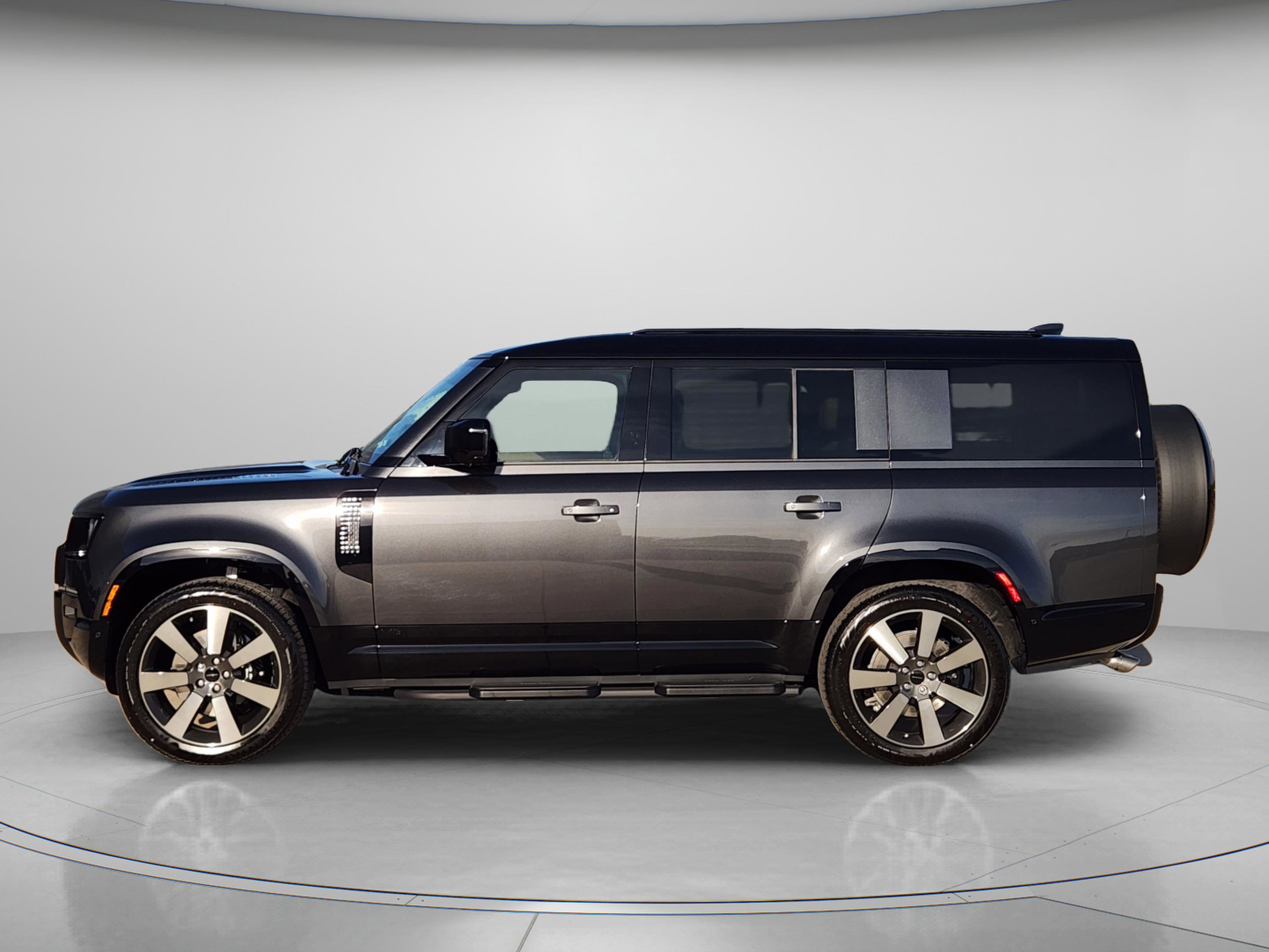 New 2026 Land Rover Defender 130 V8 AWD/4WD image 2