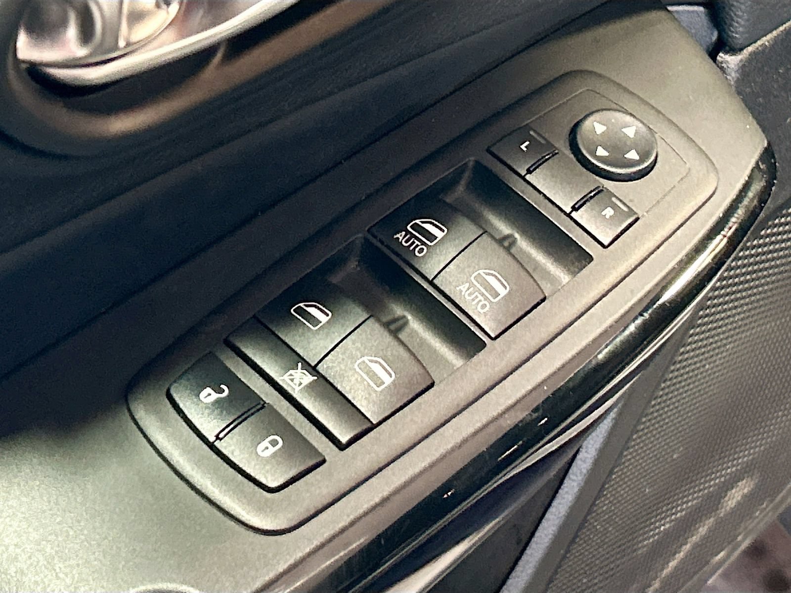 Used 2023 Jeep Cherokee Altitude Lux AWD/4WD image 18
