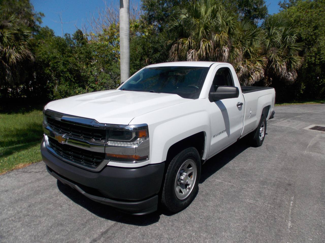 Used 2017 Chevrolet Silverado 1500 W/T RWD image 3