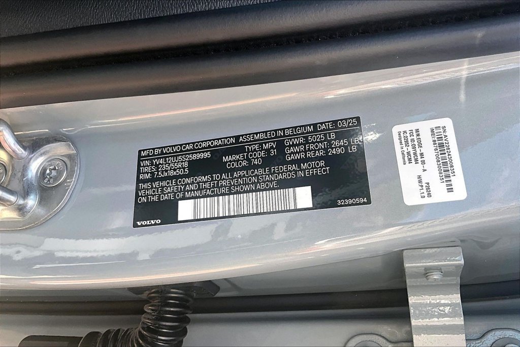 Certified 2025 Volvo XC40 B5 Core AWD/4WD image 45