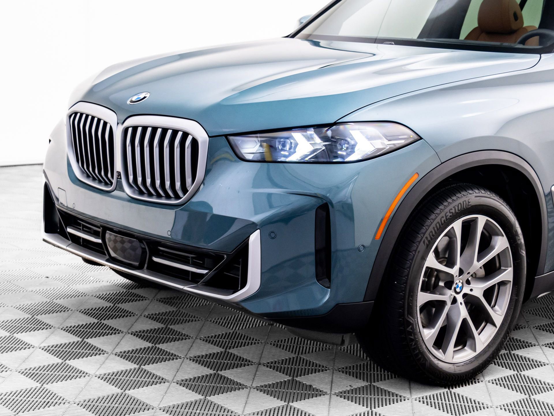 Used 2024 BMW X5 xDrive40i w/ Parking Assistance Package image 34