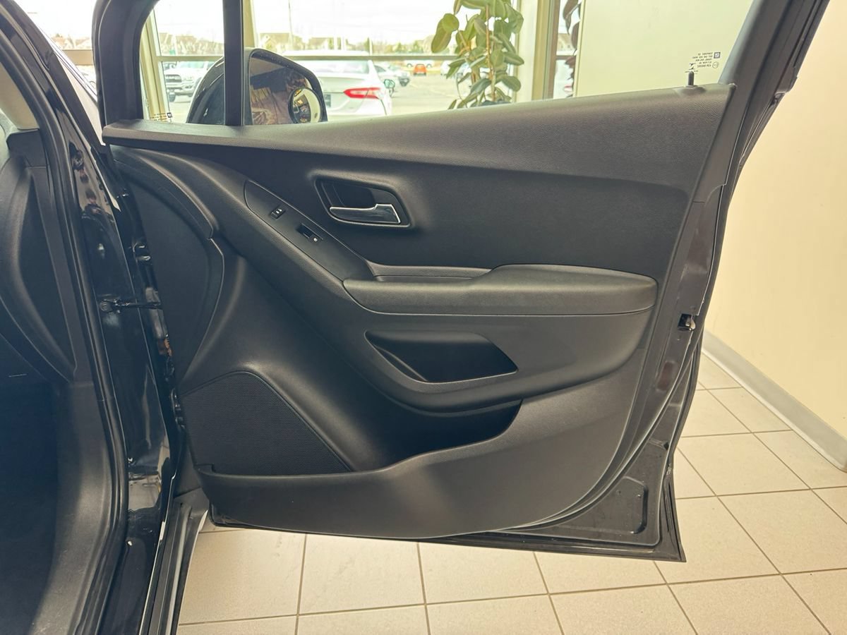 Used 2015 Chevrolet Trax LS FWD image 14