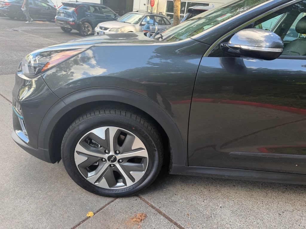 Used 2022 Kia Niro EX w/ Cold Weather Package FWD image 8