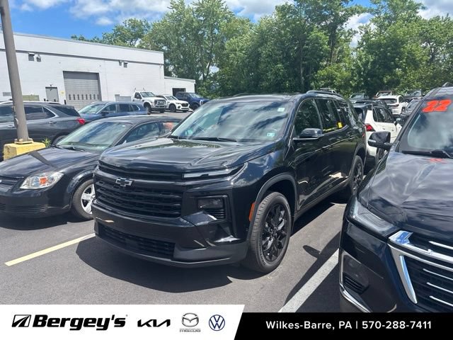 Used 2025 Chevrolet Traverse LT w/ Enhanced Driving Package AWD/4WD image 1