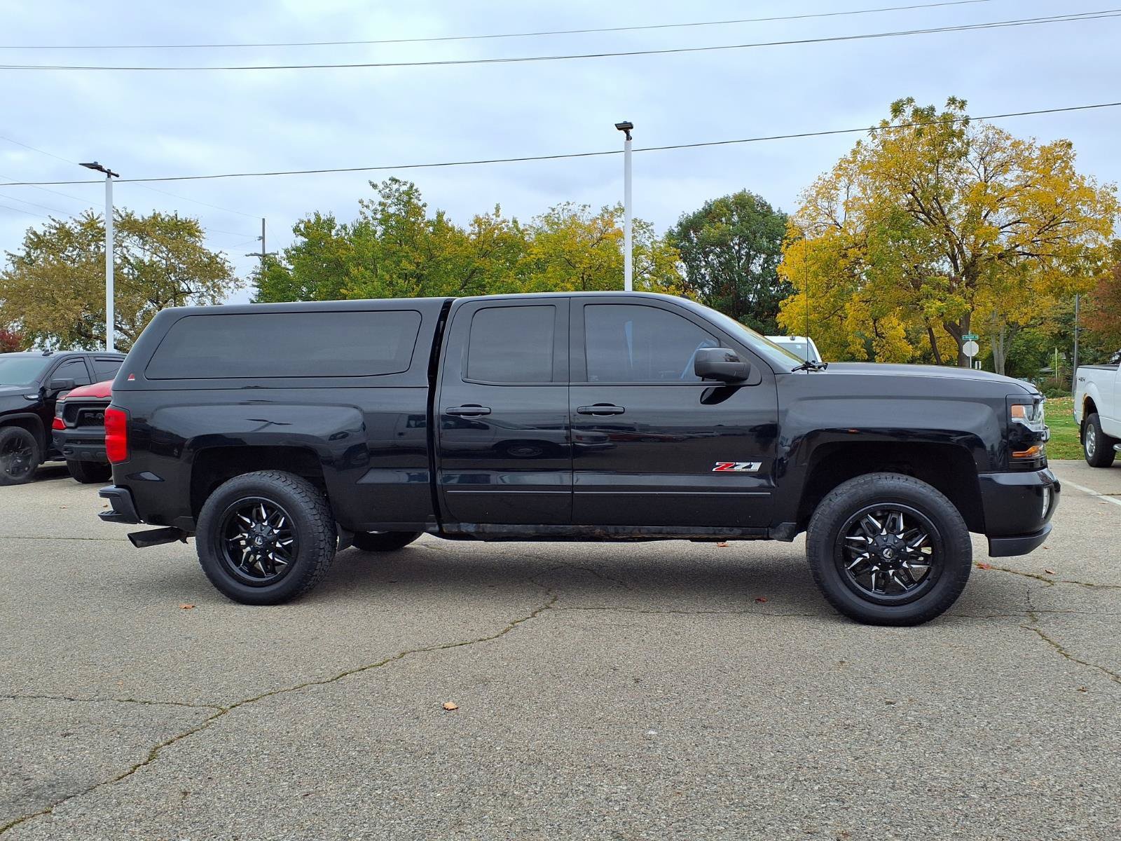 Used 2017 Chevrolet Silverado 1500 LT w/ Midnight Edition AWD/4WD image 4