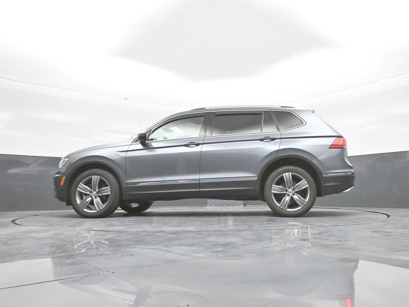 Used 2021 Volkswagen Tiguan SEL AWD/4WD image 40
