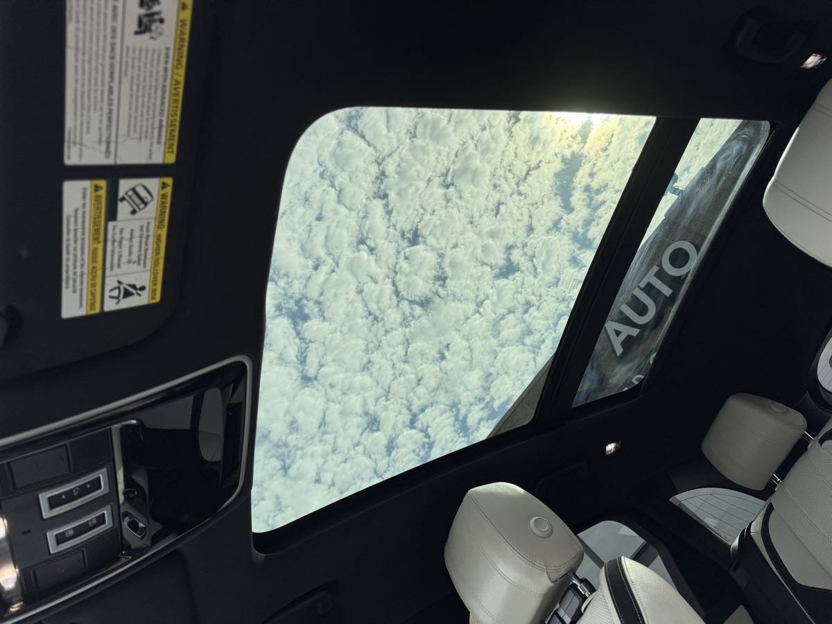 Used 2020 Land Rover Range Rover Velar R-Dynamic S image 22