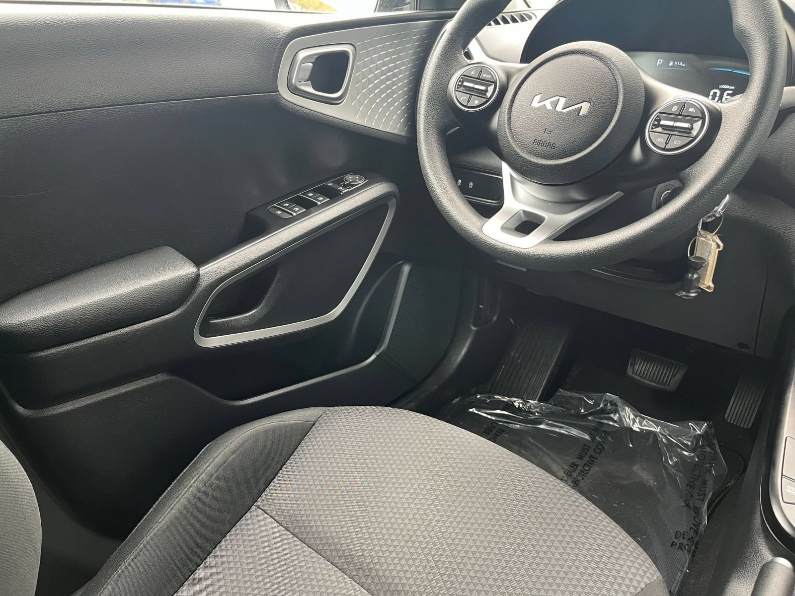 Used 2025 Kia Soul LX w/ LX Technology Package FWD image 34