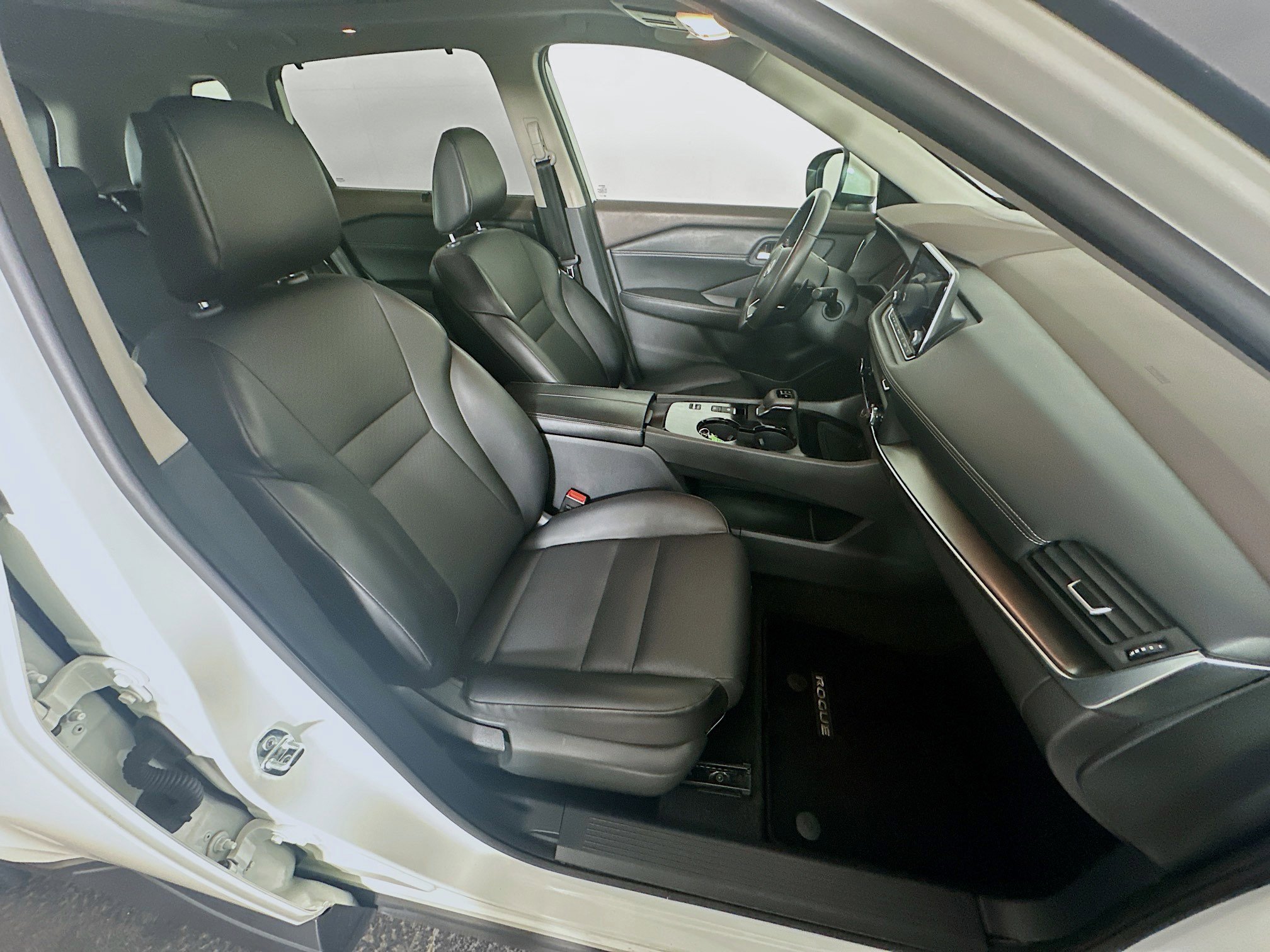 Used 2023 Nissan Rogue SV w/ SV Premium B Package FWD image 30
