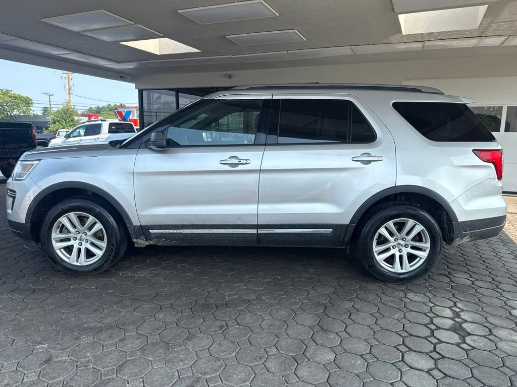 Used 2018 Ford Explorer XLT AWD/4WD image 9