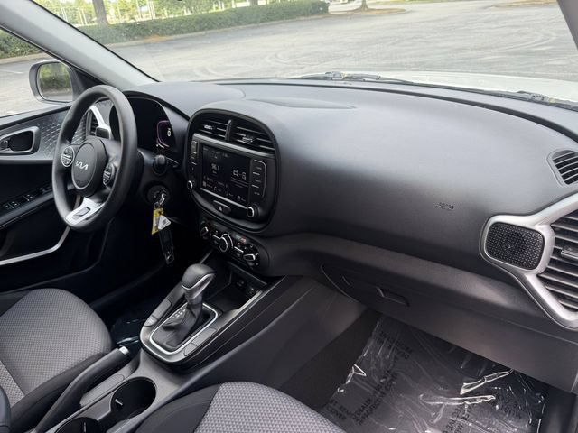 Certified 2025 Kia Soul LX w/ LX Technology Package FWD image 36
