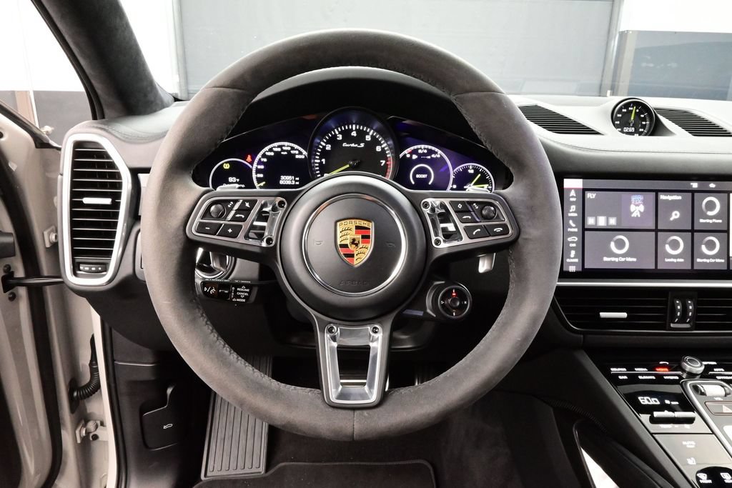 Certified 2021 Porsche Cayenne Turbo S w/ Lightweight Sport Package AWD/4WD image 8