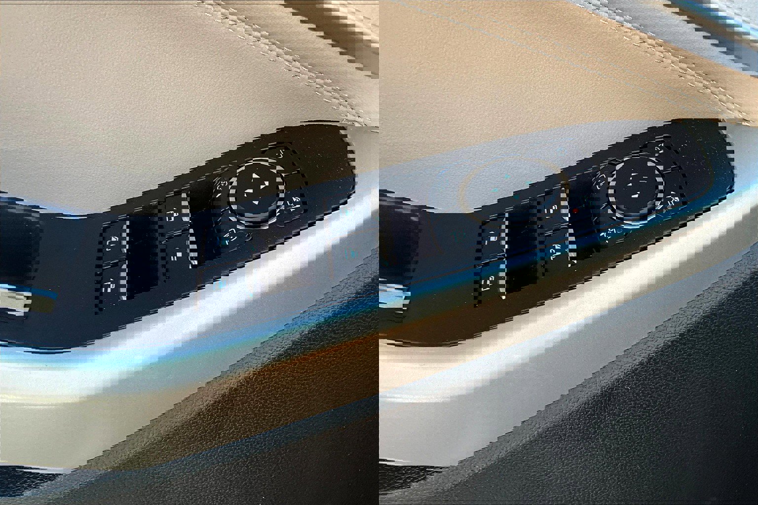 Used 2023 Ford Explorer Limited image 35